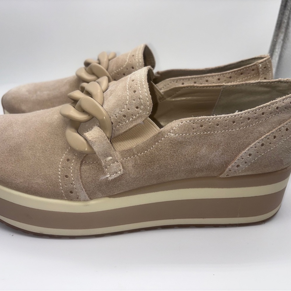 Dolce Vita Beige Platform Sneakers 2” loafers size 9 women